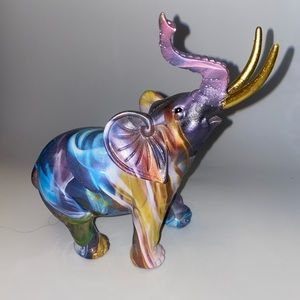 Beautiful, colorful elephant figurine!!